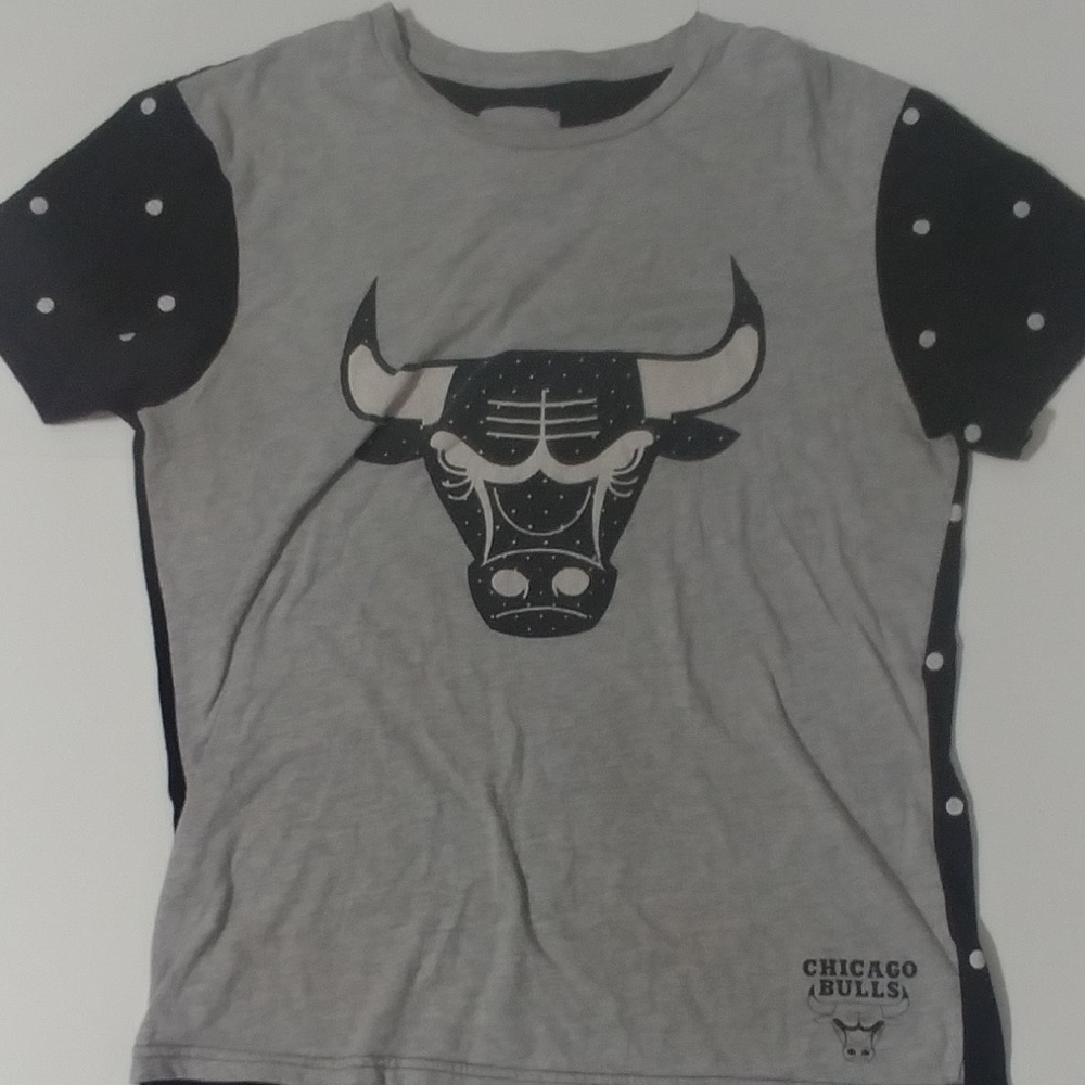 NBA Chicago Bulls black and white t shirt M